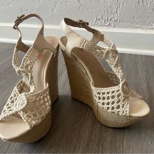 Shoe Dazzle Cream Crochet Wedge Sandals
